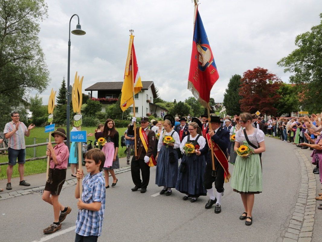 50  Musikvereine und Feuerwehren aus dem In- und Ausland wirkten beim Umzug mit. 50  Musikvereine und Feuerwehren aus dem In- und Ausland wirkten beim Umzug mit.