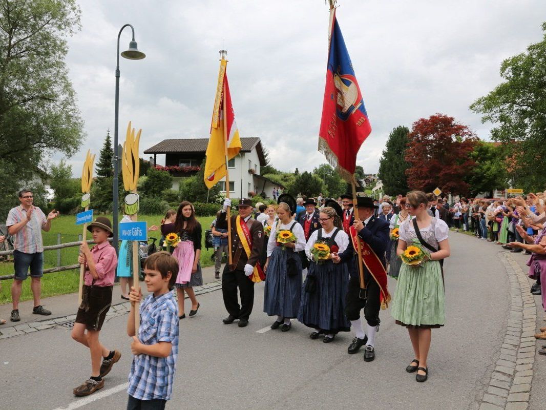 50  Musikvereine und Feuerwehren aus dem In- und Ausland wirkten beim Umzug mit.