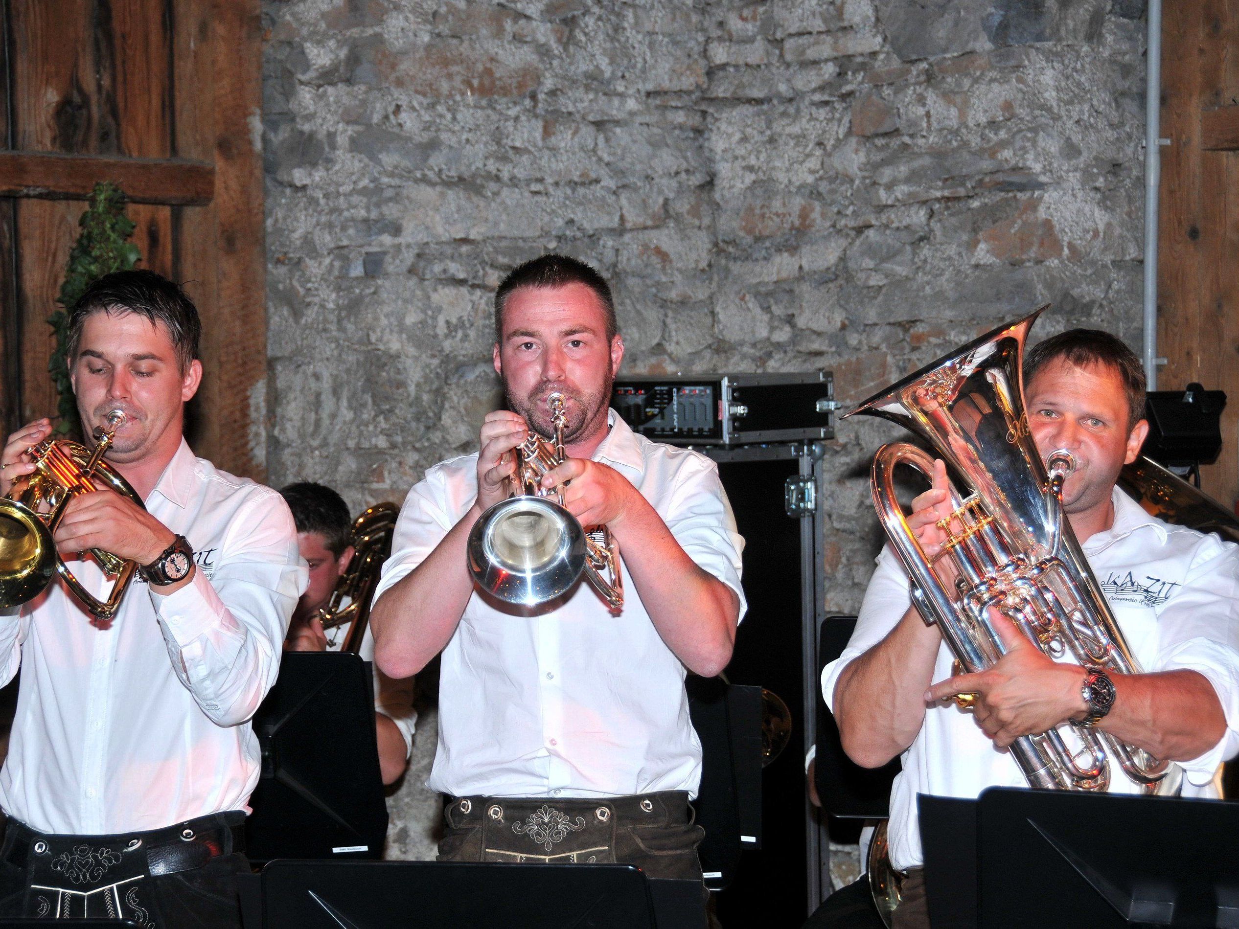 Dörflefest mit "Zündstoff" und "Ka Zit" Dörflefest mit "Zündstoff" und "Ka Zit"