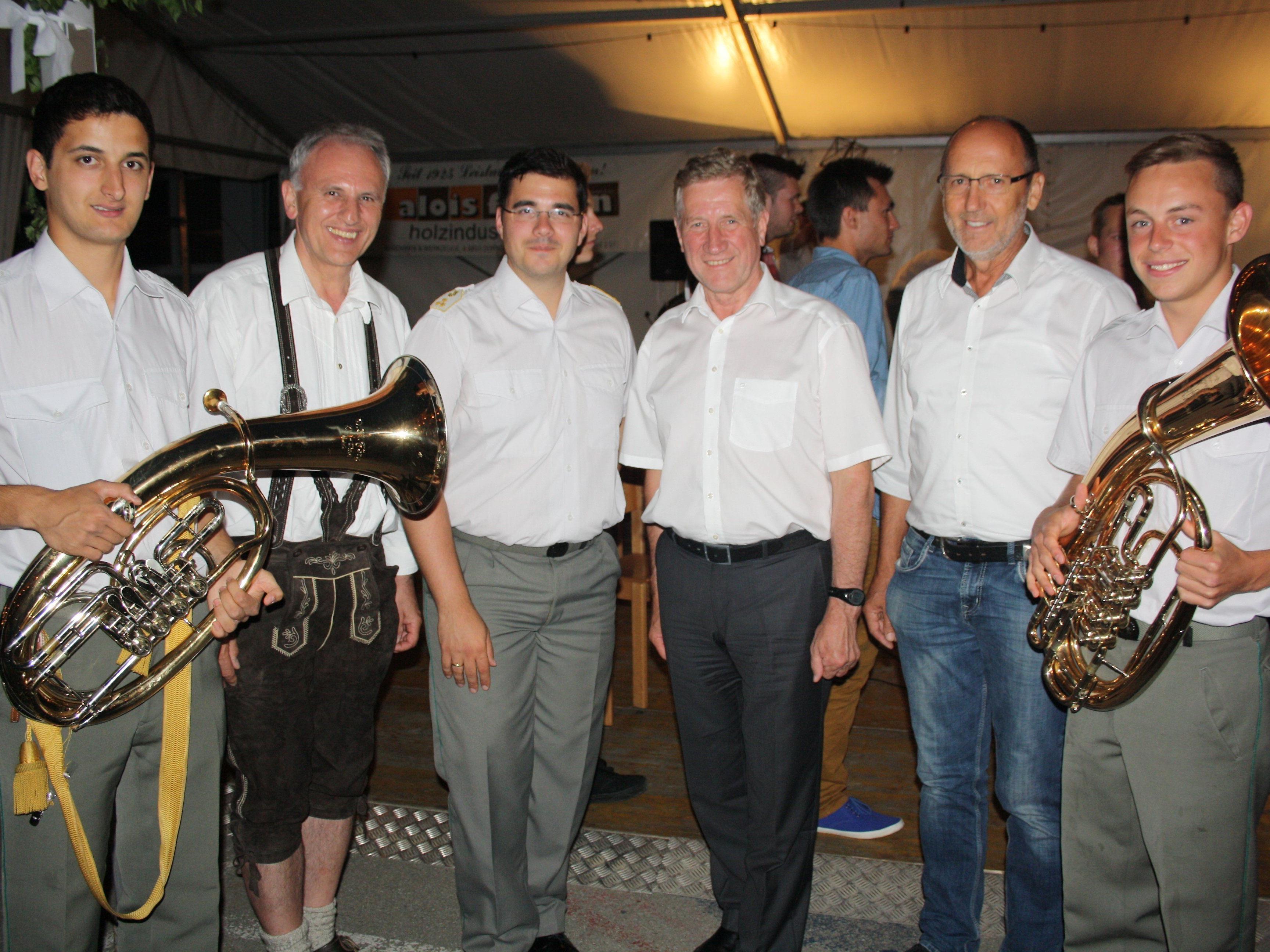 Sie freuten sich über ein bestens gelungenen Sommerkonzert: Landesrat Erich Schwärzler, Kapellmeister Hauptmann Wolfram Öller, Bürgermeister Xaver Sinz und VBV-Obmann Wolfram Baldauf.