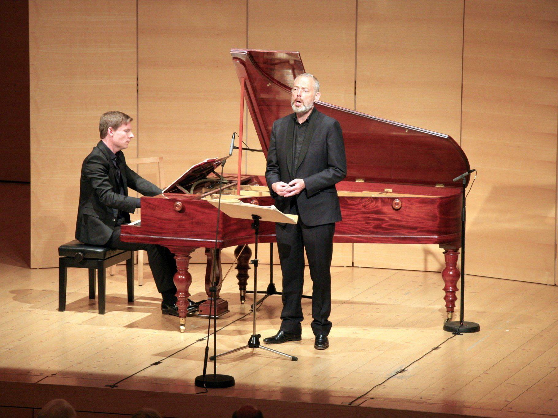 Mark Padmore (Tenor) und Kristian Bezuidenhout am Hammerklavier. Mark Padmore (Tenor) und Kristian Bezuidenhout am Hammerklavier.