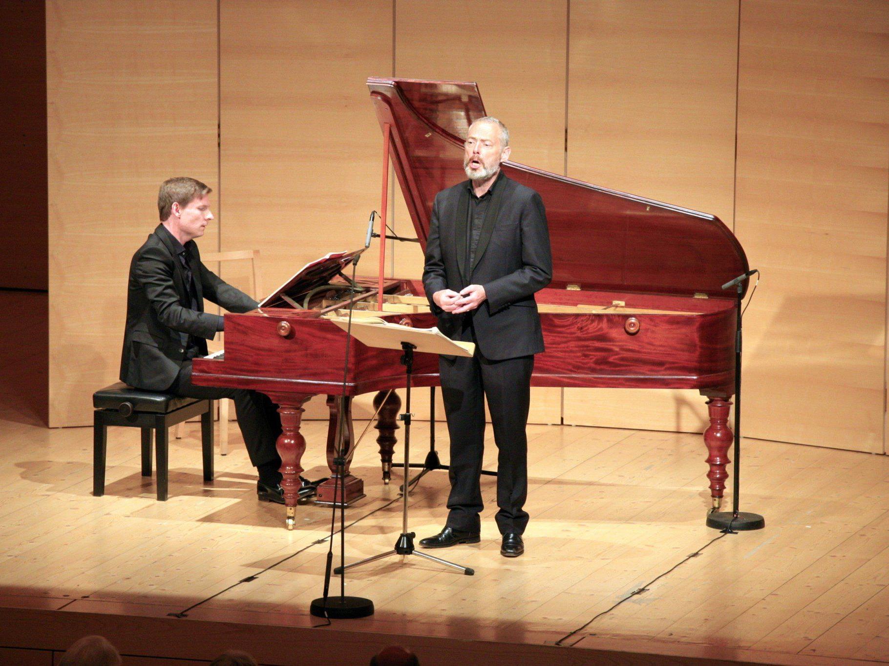 Mark Padmore (Tenor) und Kristian Bezuidenhout am Hammerklavier.