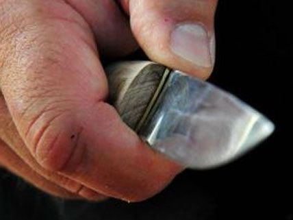 Mit einem Messer wurde ein Arbeiter bedroht Mit einem Messer wurde ein Arbeiter bedroht