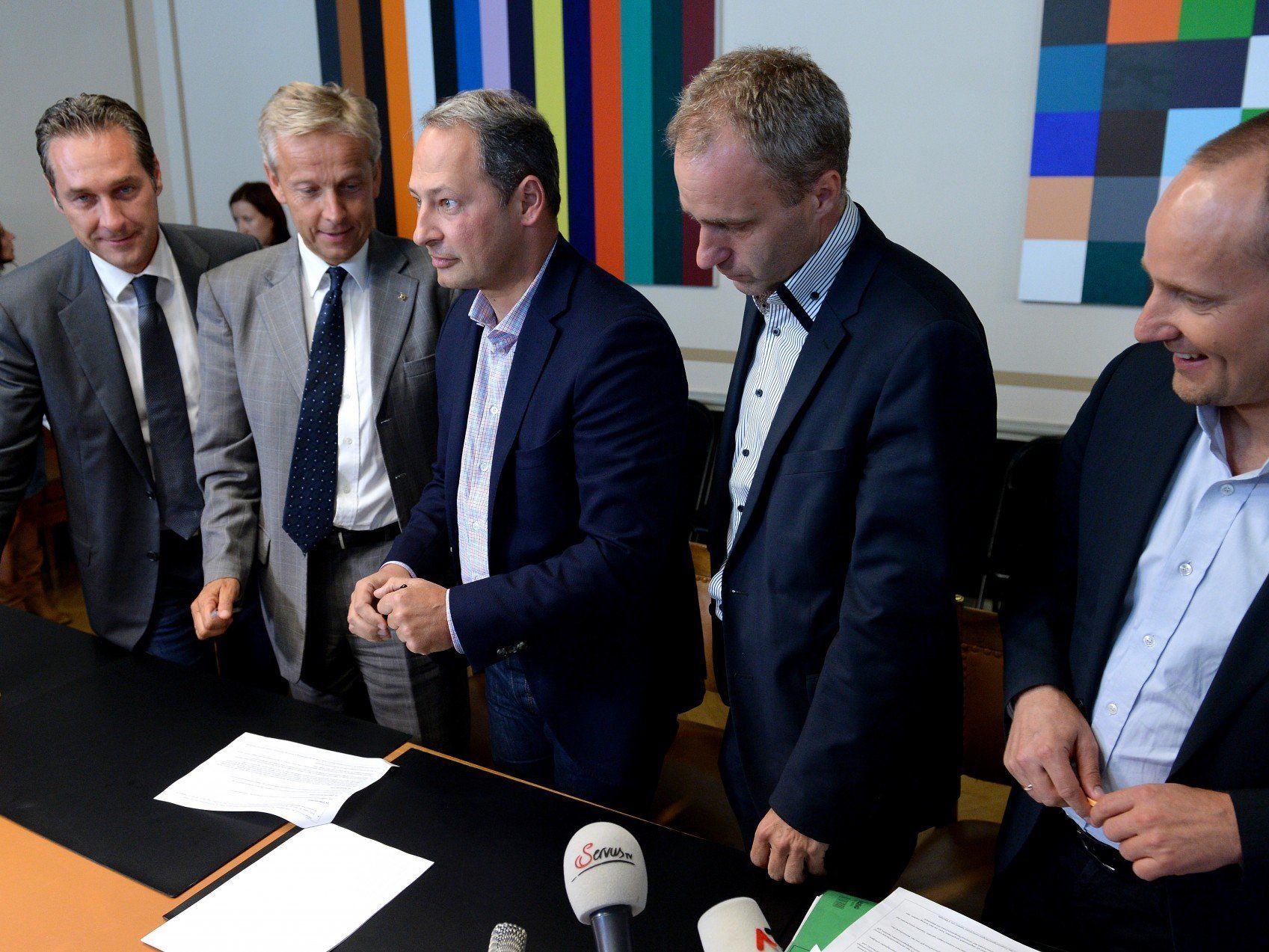 Fünf-Parteien-Einigung: U-Ausschuss als Minderheitsrecht kommt. Fünf-Parteien-Einigung: U-Ausschuss als Minderheitsrecht kommt.