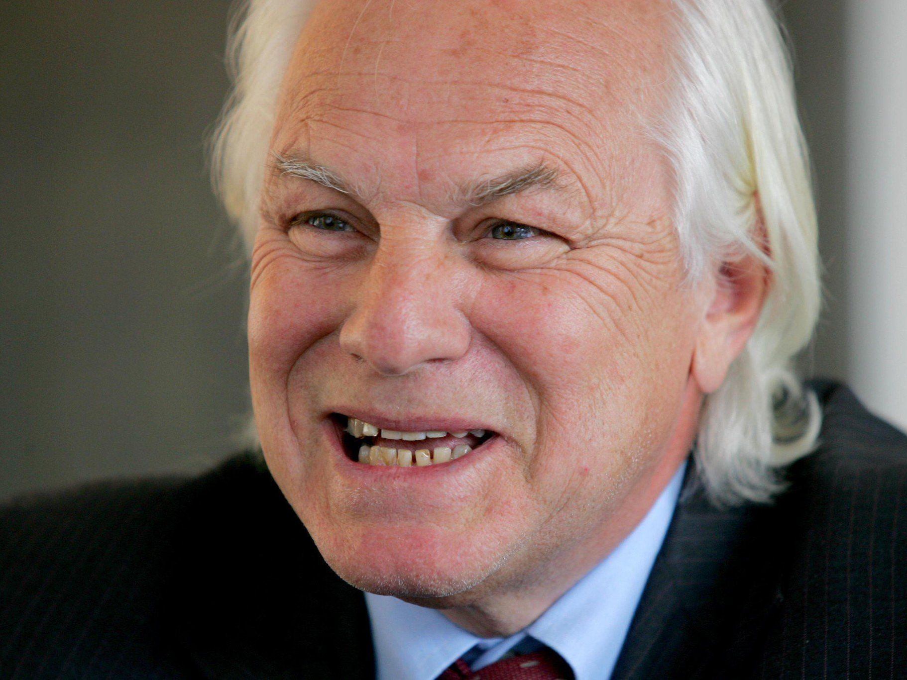 Günter Schertler, geschäftsführender Gesellschafter der i+R-Gruppe, verstarb am Montag unerwartet. Günter Schertler, geschäftsführender Gesellschafter der i+R-Gruppe, verstarb am Montag unerwartet.