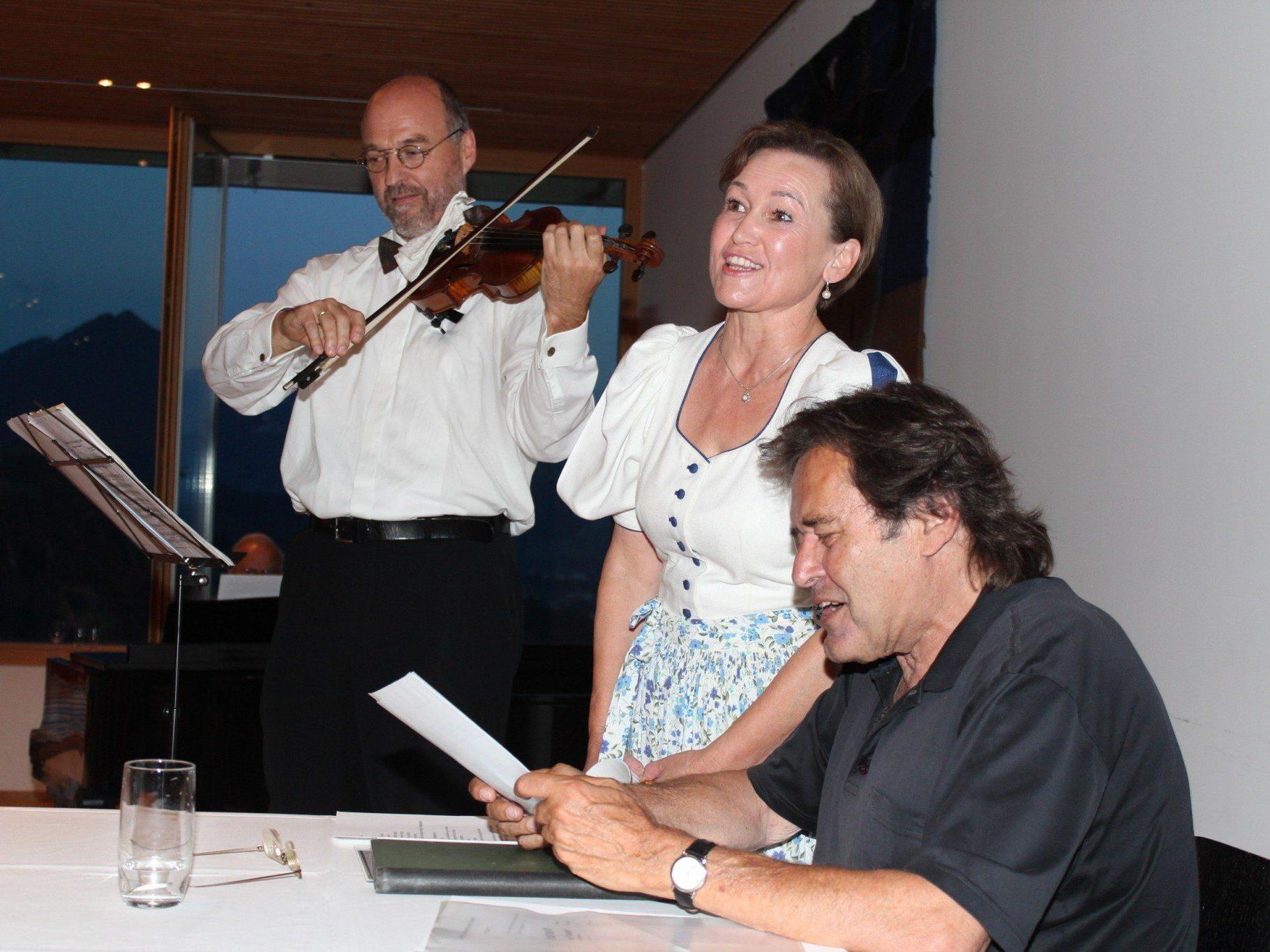Thomas Furrer mit Birgit Plankel und Kurt Sternik.