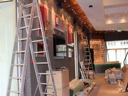 Dem Hard Rock Cafe in Wien wird wenige Wochen vor der Eröffnung der letzte Schliff gegeben. Dem Hard Rock Cafe in Wien wird wenige Wochen vor der Eröffnung der letzte Schliff gegeben.