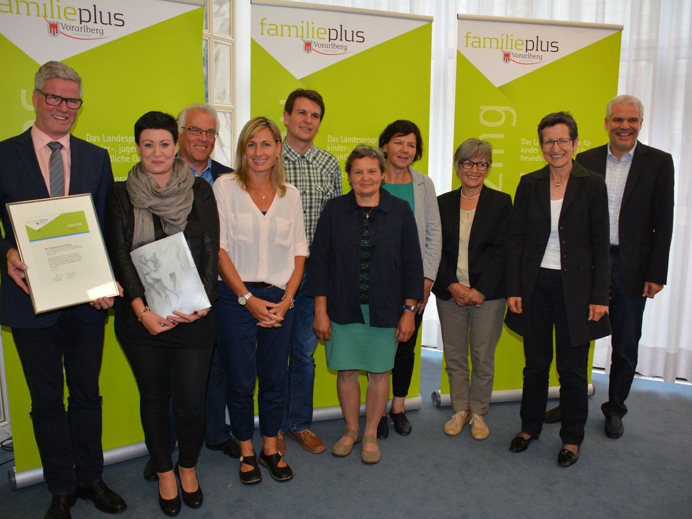 Das famileplus-Team aus Bezau bei der Zertifizierung. Das famileplus-Team aus Bezau bei der Zertifizierung.
