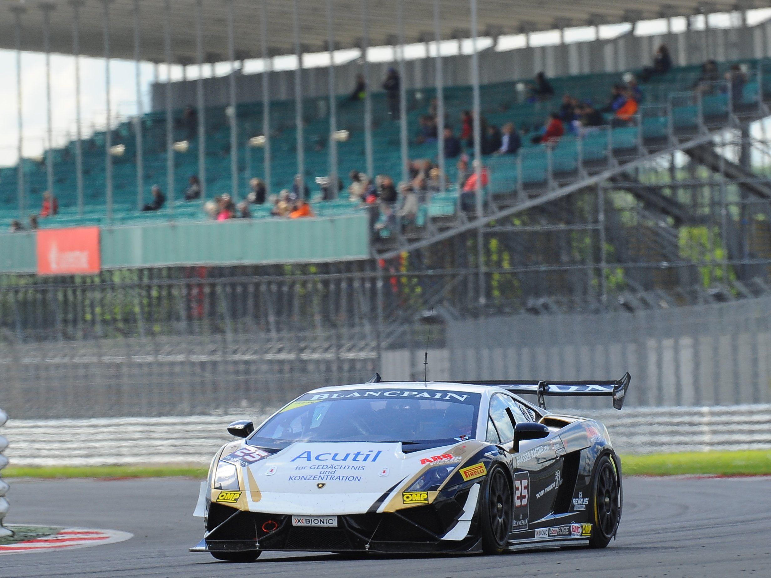 Auf der Traditionsstrecke in Spa will der Bludescher Sandro Bickel glänzen. Auf der Traditionsstrecke in Spa will der Bludescher Sandro Bickel glänzen.