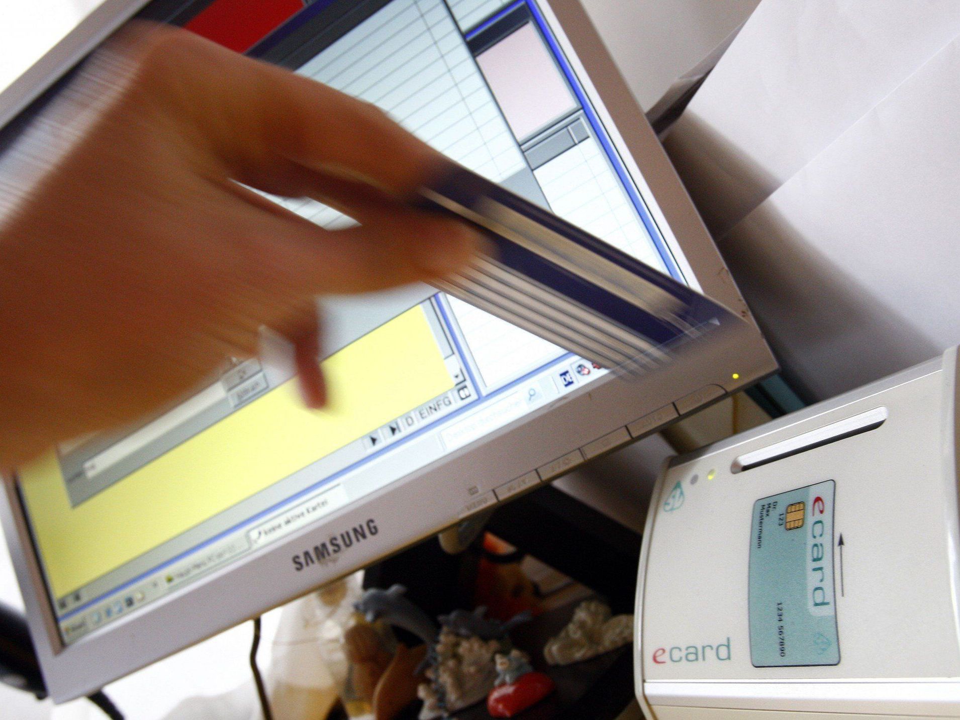 Stronach-General Marcus Franz will Österreicher “chippen” Stronach-General Marcus Franz will Österreicher “chippen”