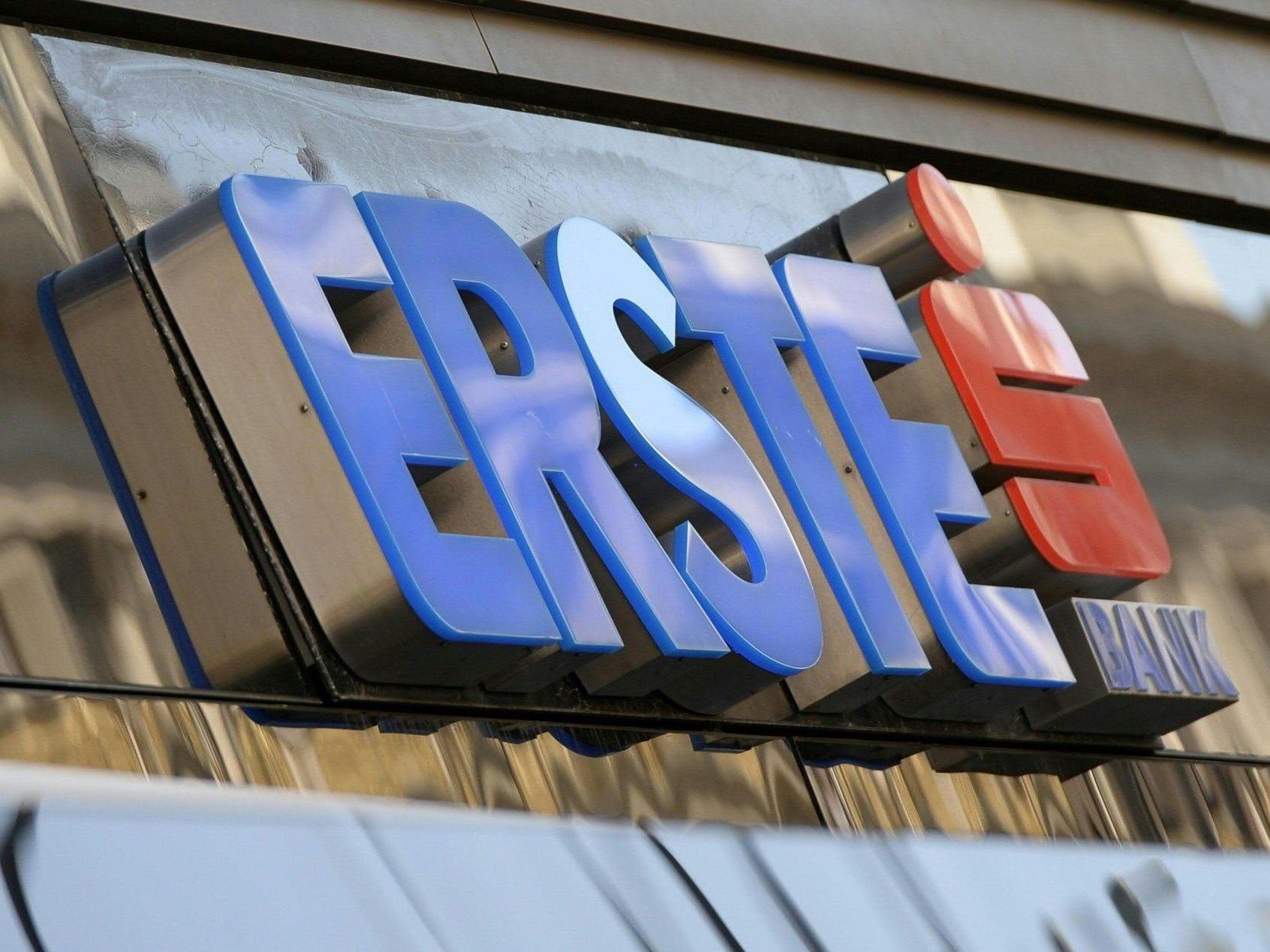 Bank stellt Aktionären heuer Verlust von bis zu 1,6 Mrd. Euro in Aussicht. Bank stellt Aktionären heuer Verlust von bis zu 1,6 Mrd. Euro in Aussicht.