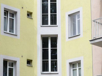 In Wien-Meidling ist ein Bub am Montag lebensgefährlich verletzt worden. In Wien-Meidling ist ein Bub am Montag lebensgefährlich verletzt worden.