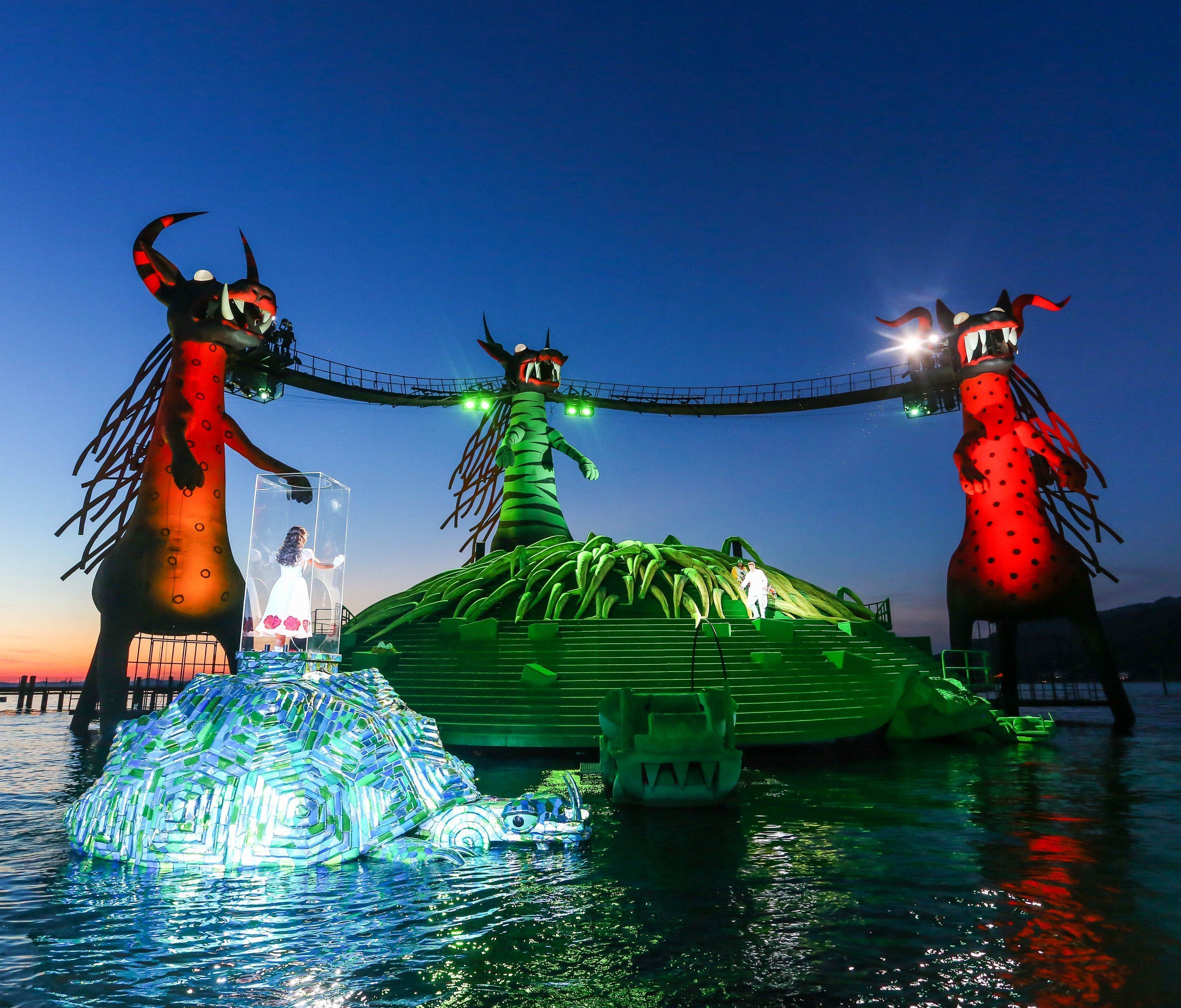 Spiel am See: Festspielauftakt in Bregenz. Spiel am See: Festspielauftakt in Bregenz.