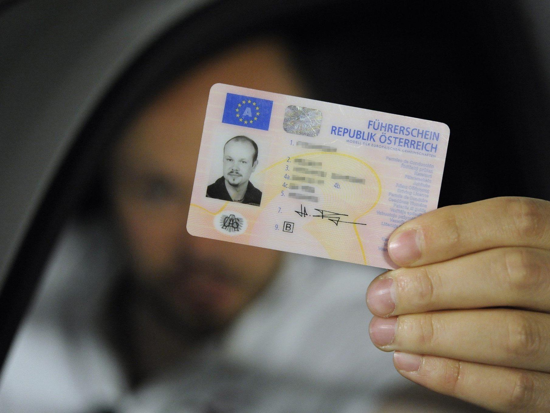 EU-Führerschein: Nach EU-Recht kann man den Führerschein in einem anderen Mitgliedsstaat erwerben. Voraussetzung: der Wohnsitz dort.