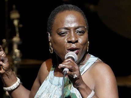 Sharon Jones bei ihrem Auftritt in der Wiener Staatsoper. Sharon Jones bei ihrem Auftritt in der Wiener Staatsoper.
