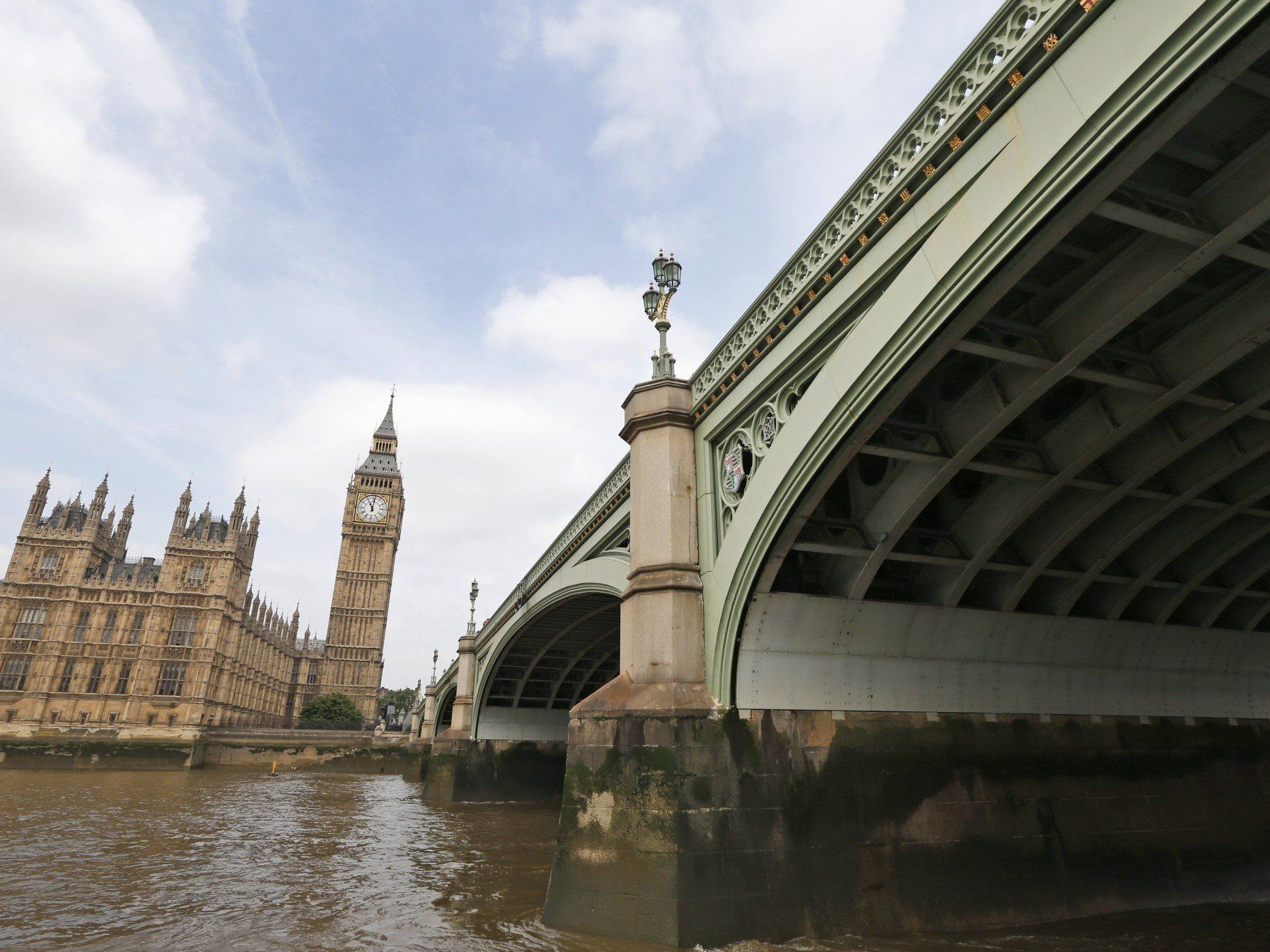 Der Missbrauchs-Skandal im britischen Parlament weitet sich aus. Der Missbrauchs-Skandal im britischen Parlament weitet sich aus.