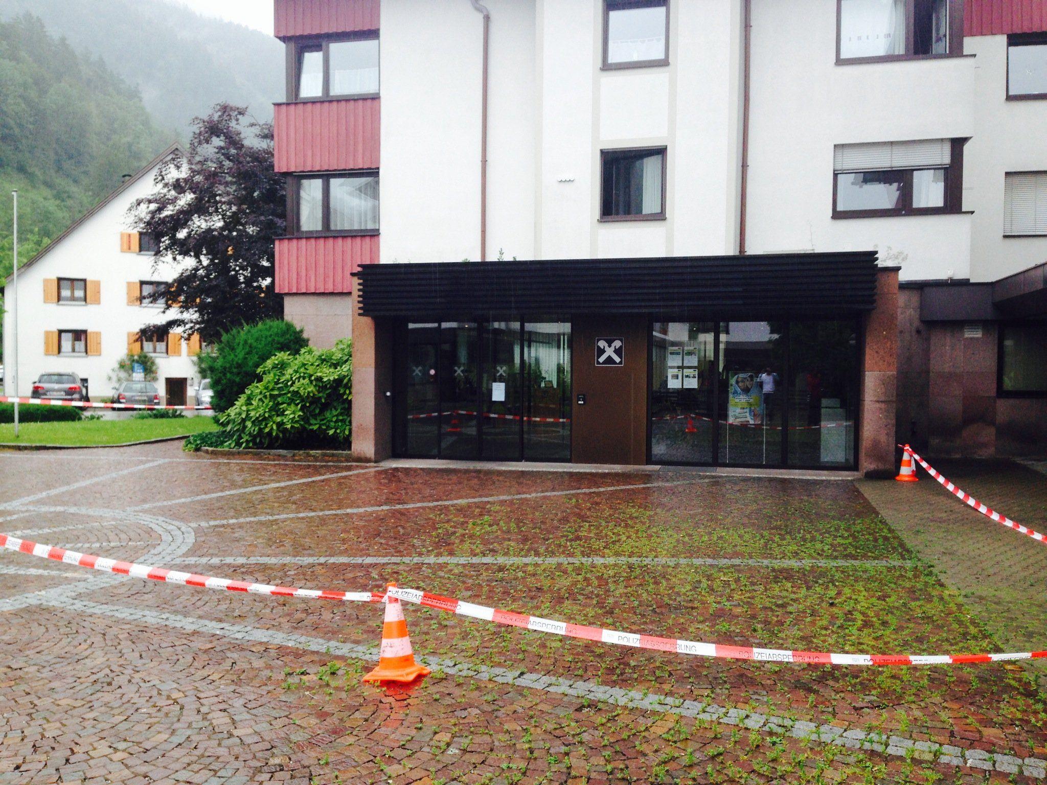 Landesweite Alarmfahndung in Vorarlberg nach Banküberfall in Nüziders