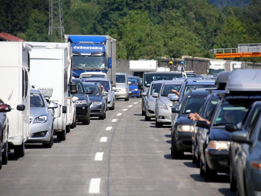 Vor allem am Freitag und Samstag ist mit erhöhtem Verkehrsaufkommen auf den Hauptreiserouten zu rechnen.