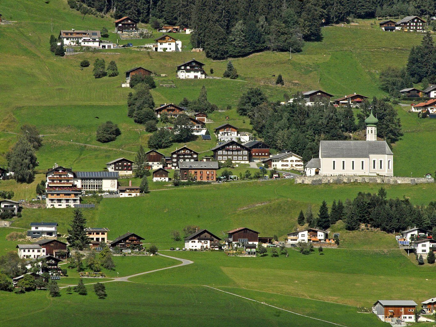 Blick von Tschagguns-Latschau nach Bartholomäberg, am 31. August 2011 Blick von Tschagguns-Latschau nach Bartholomäberg, am 31. August 2011