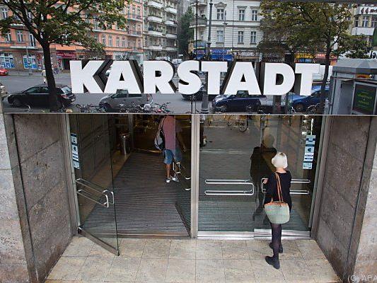 Karstadt wartet auf Kartellbehörde