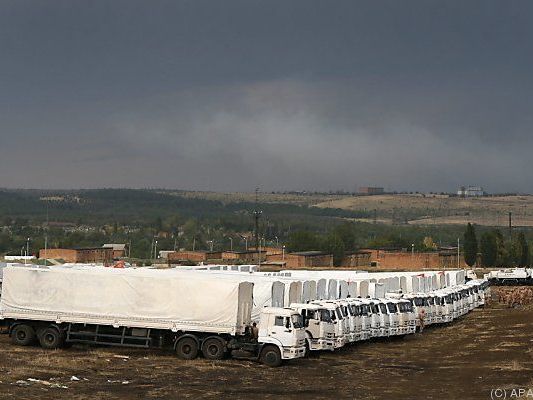 Erste Lkw passierten Grenzübergang Erste Lkw passierten Grenzübergang