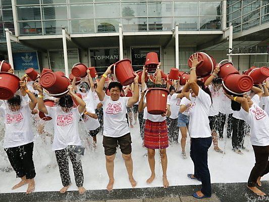 Teilnehmer an "Ice Bucket Challenge" in Thailand Teilnehmer an "Ice Bucket Challenge" in Thailand