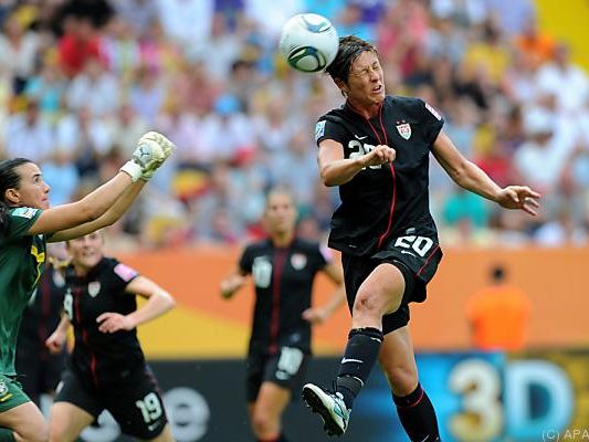 US-Teamstürmerin Abby Wambach beim Kopfball US-Teamstürmerin Abby Wambach beim Kopfball