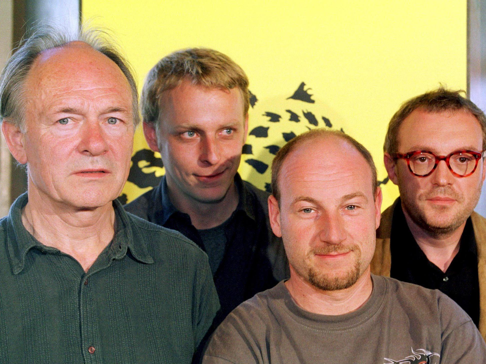 Florian Flicker (2. von links) mit Bissmeier, Düringer und Hader. Florian Flicker (2. von links) mit Bissmeier, Düringer und Hader.