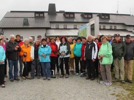 Eine große Anzahl der Teilnehmer wanderte zur Alpe Nova und weiter durch das Novatal nach „Garfrescha“ Eine große Anzahl der Teilnehmer wanderte zur Alpe Nova und weiter durch das Novatal nach „Garfrescha“