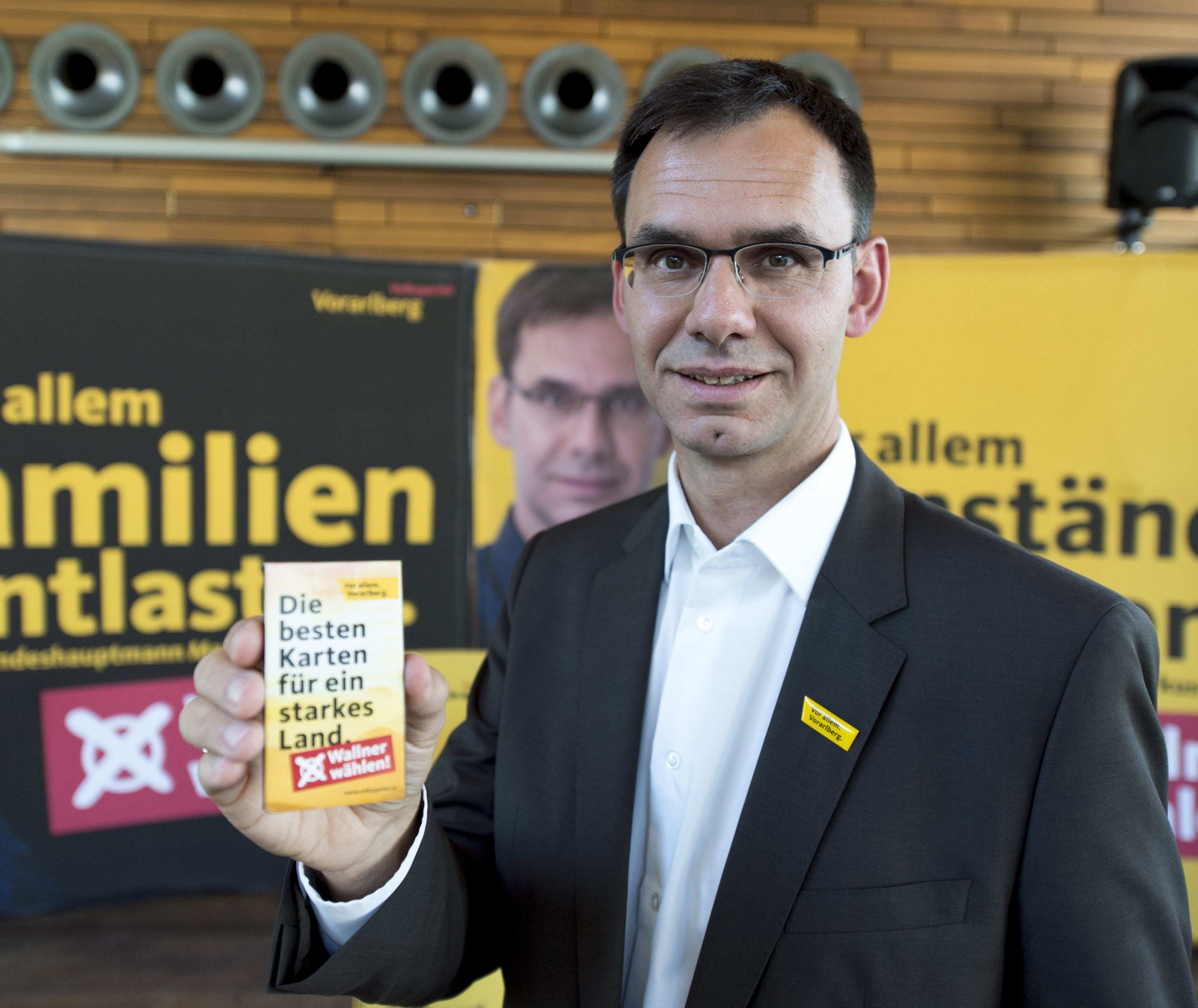 Großplakate an 120 Standorten - Wallner drängt Bund zu Steuerkonzept. Großplakate an 120 Standorten - Wallner drängt Bund zu Steuerkonzept.