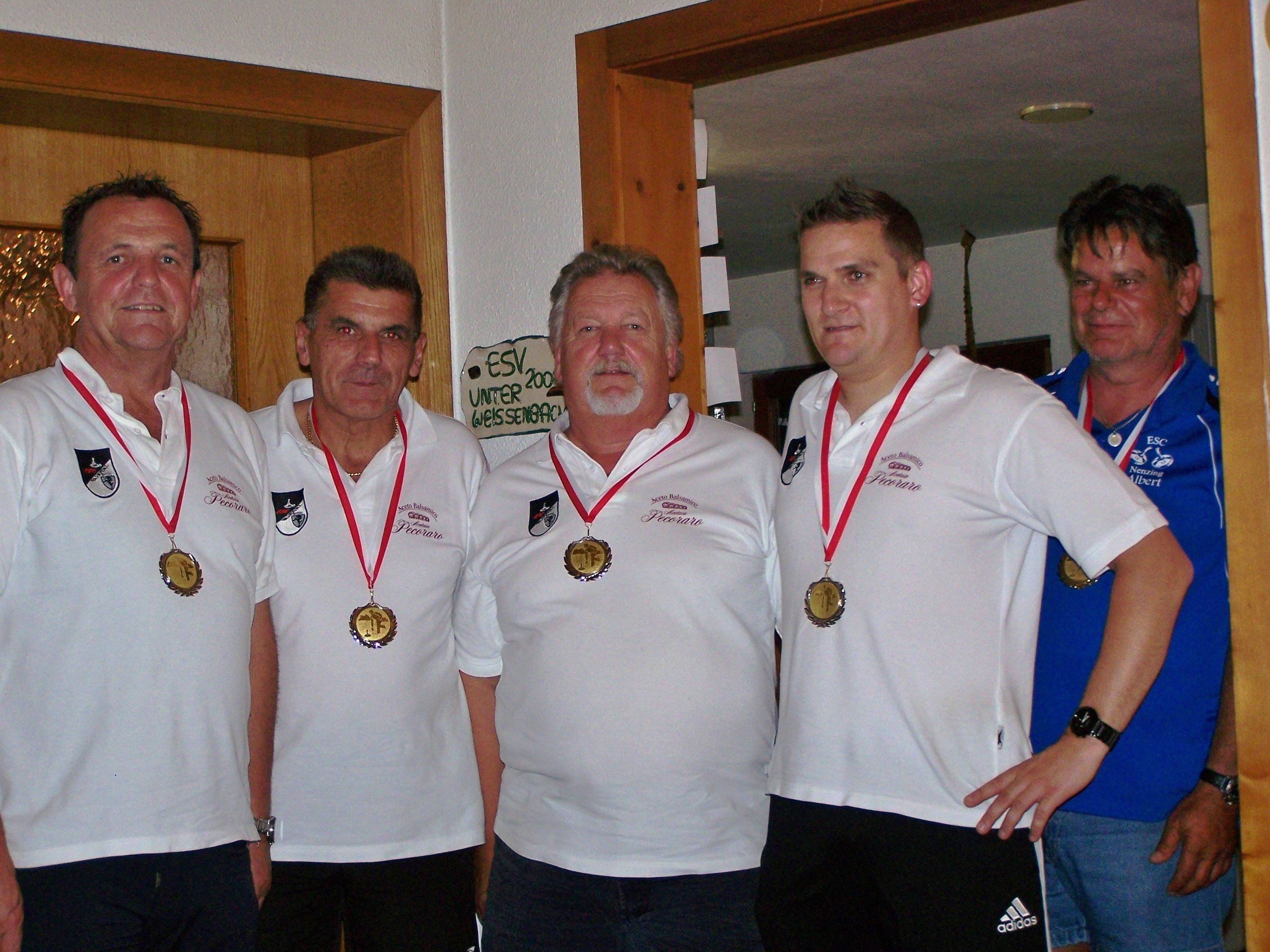 Erfolgreich im Team: Die Schützen Josef Gruber, Raimund Walch, Erich Matthä und Vinzenz Zech. Erfolgreich im Team: Die Schützen Josef Gruber, Raimund Walch, Erich Matthä und Vinzenz Zech.