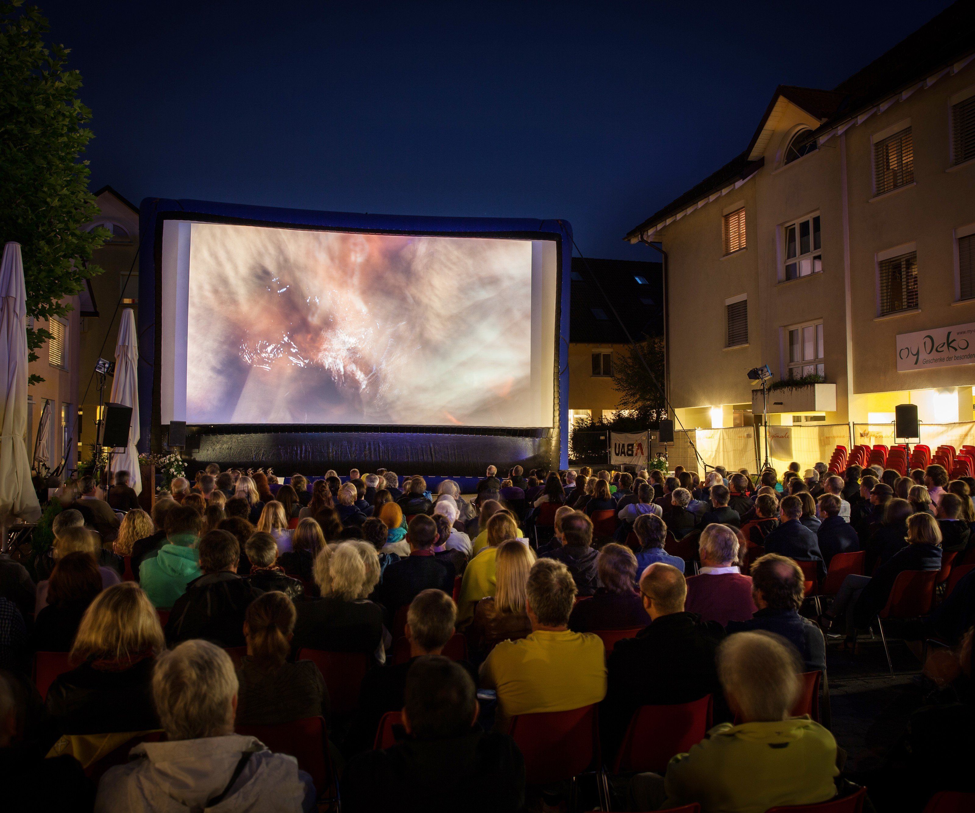 34 handverlesene Filme wurden vom 5. bis 9. August im Rahmen des ALPINALE Kurzfilmfestivals in Nenzing präsentiert. 34 handverlesene Filme wurden vom 5. bis 9. August im Rahmen des ALPINALE Kurzfilmfestivals in Nenzing präsentiert.