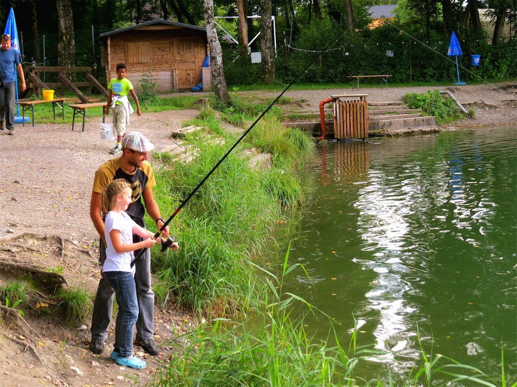 Besonders Väter mit ihren Kindern freuen sich, in Meiningen fischen gehen zu können Besonders Väter mit ihren Kindern freuen sich, in Meiningen fischen gehen zu können