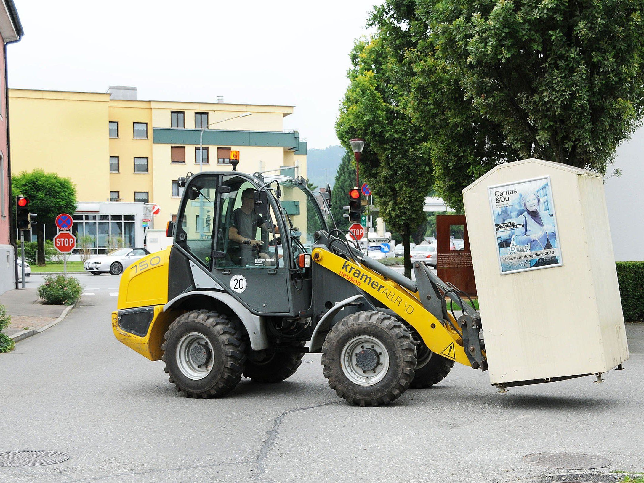 Die Wertstoff-Container wurden am 1. August zum neuen Standort gebracht. Die Wertstoff-Container wurden am 1. August zum neuen Standort gebracht.