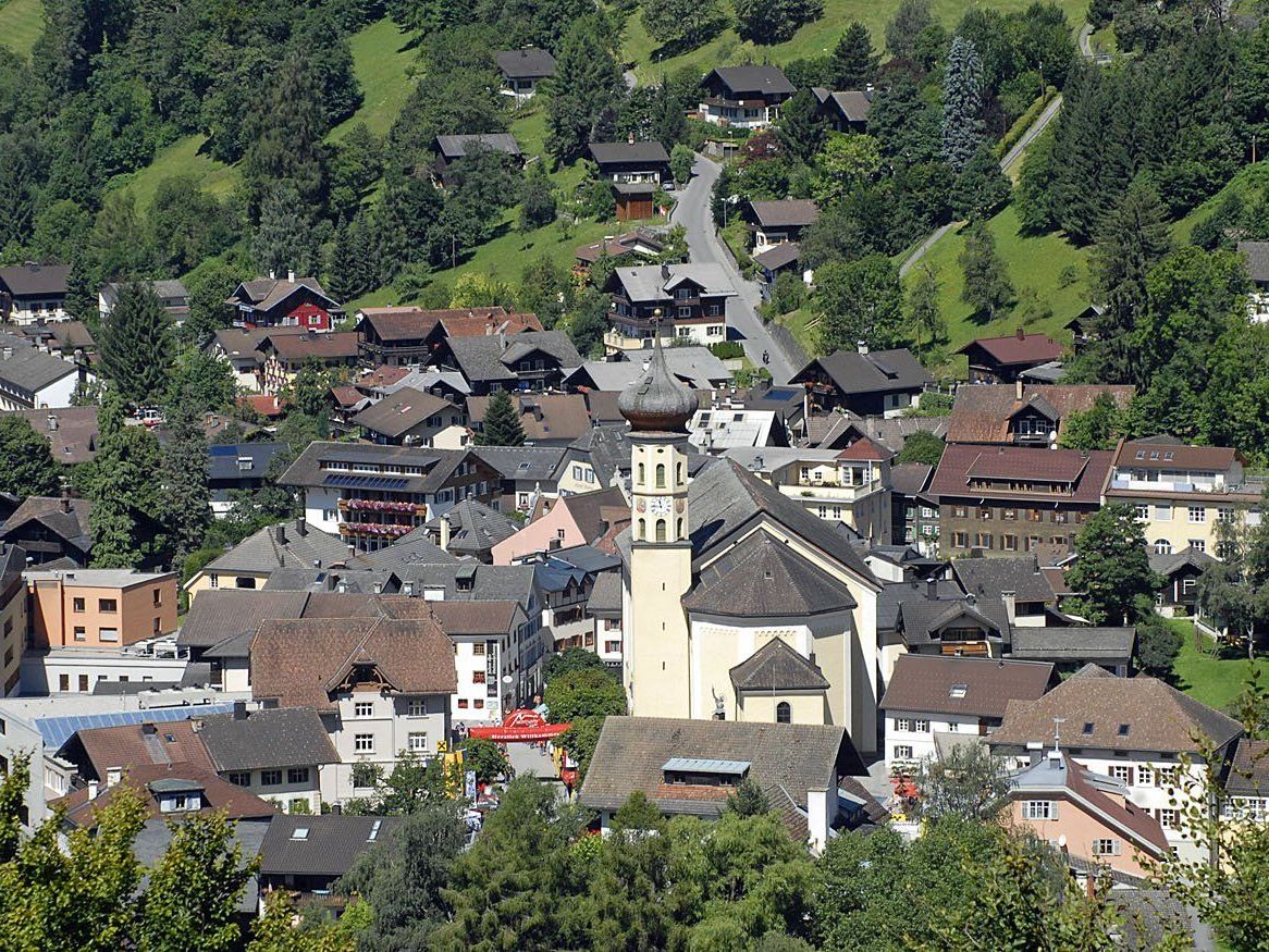 Teilbereiche von Straßen im Schrunser Ortskern müssen wegen der Veranstaltung vorübergehend gesperrt werden. Teilbereiche von Straßen im Schrunser Ortskern müssen wegen der Veranstaltung vorübergehend gesperrt werden.