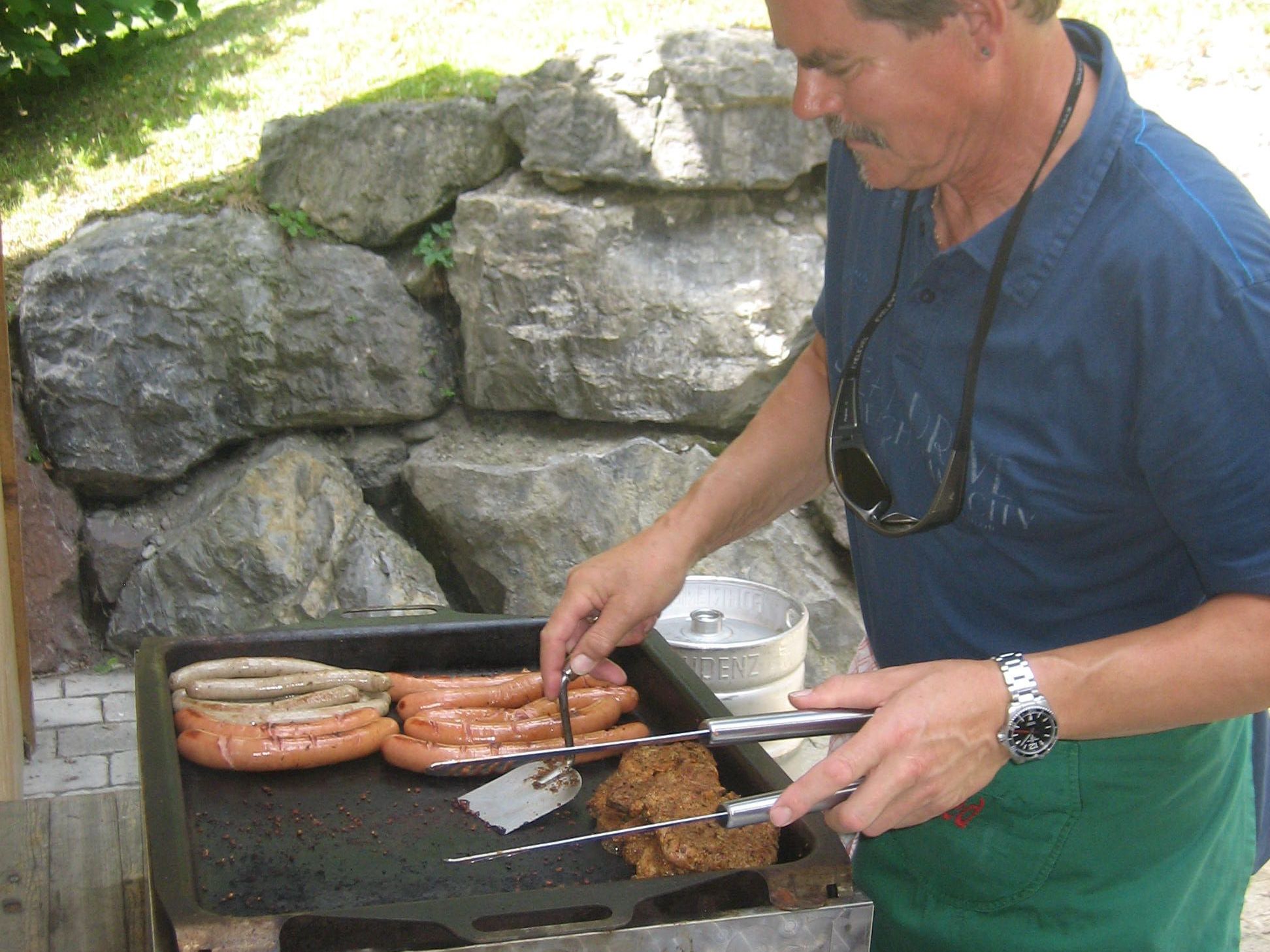 Bei vorzüglicher Verkostung durch die Grillmeister Manfred und Michael wurde dieser Abend wieder zu einem Highlight in dieser Saison. Bei vorzüglicher Verkostung durch die Grillmeister Manfred und Michael wurde dieser Abend wieder zu einem Highlight in dieser Saison.