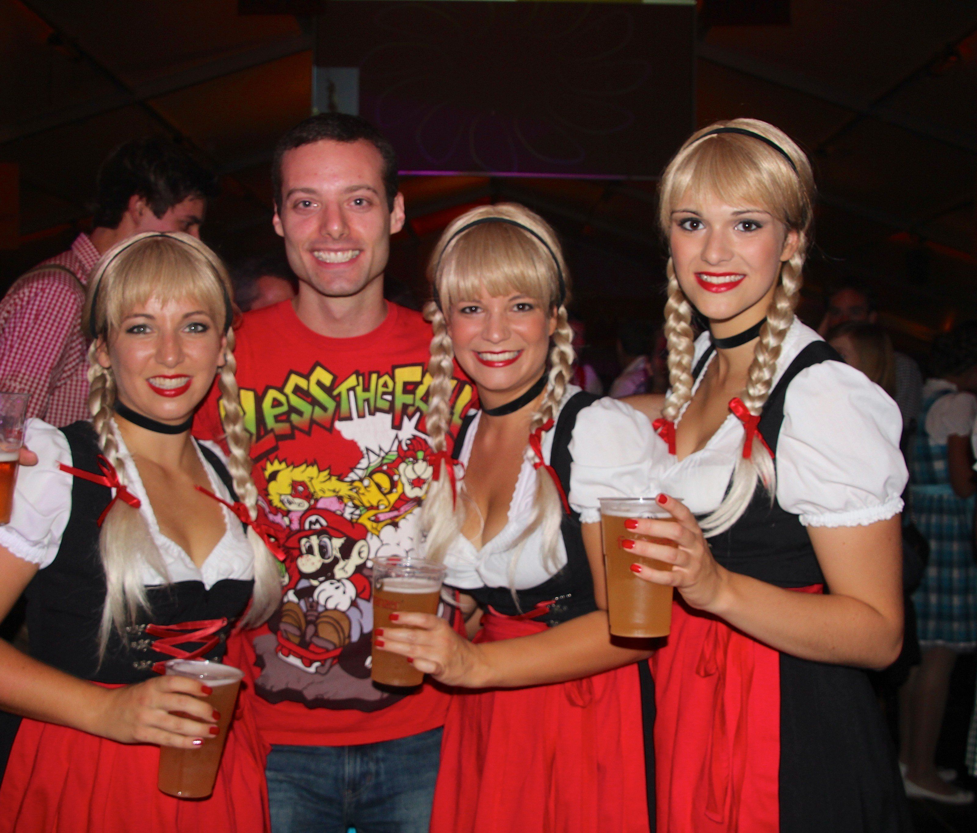 Martin aus Frastanz freut sich bereits wieder auf das nächste Drei-Schwestern-Clubbing im Festzelt. Martin aus Frastanz freut sich bereits wieder auf das nächste Drei-Schwestern-Clubbing im Festzelt.