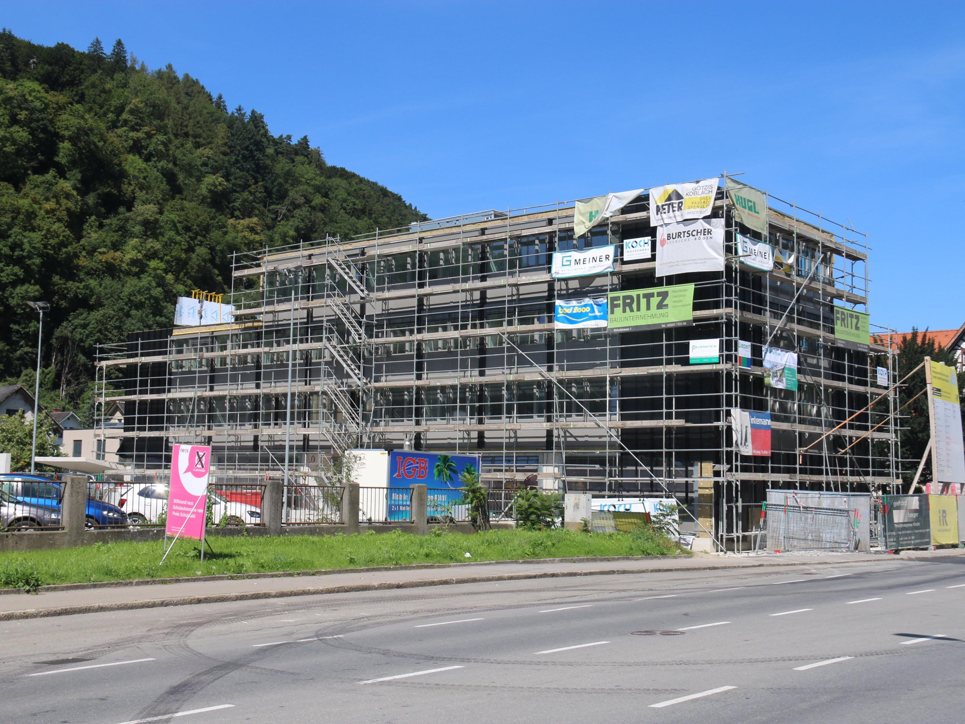 Das neue Gebäude in der Reichsstraße dient künftig als Rettungszentrale für das Rote Kreuz und den Samariterbund.