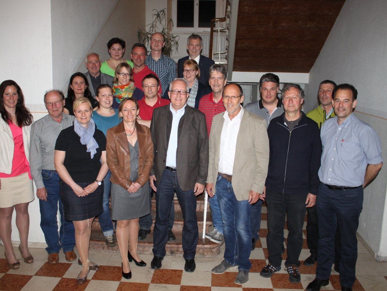 Die Mitglieder der Fraktion „Xaver Sinz – Lochauer Volkspartei und Parteifreie“ haben den bisherigen Vizebürgermeister Dr. Michael Simma einstimmig zum Nachfolger nominiert. Die Mitglieder der Fraktion „Xaver Sinz – Lochauer Volkspartei und Parteifreie“ haben den bisherigen Vizebürgermeister Dr. Michael Simma einstimmig zum Nachfolger nominiert.