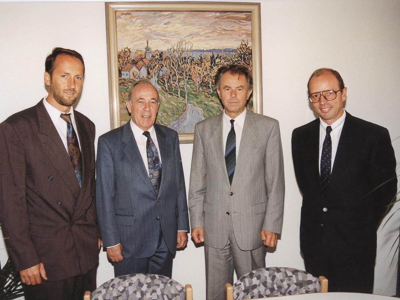 Angelobung im Jahre 1991: Bürgermeister Xaver Sinz, Altbürgermeister Wilfried Schallert, Bezirkshauptmann Hofrat Dr. Elmar Sperger und Vizebürgermeister LAbg. Gottfried Schröckenfuchs.