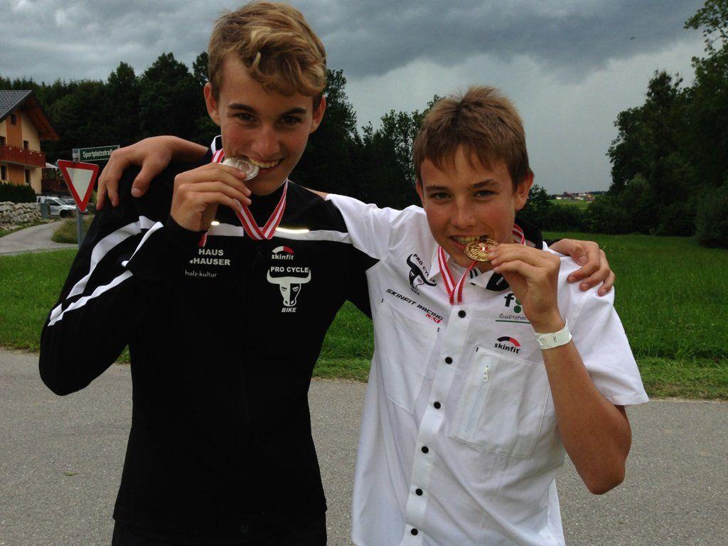 Gold für Leon Pauger, Silber holt Niklas Rechfelden bei den Cross Triathlon Titelkämpfen in Salzburg.