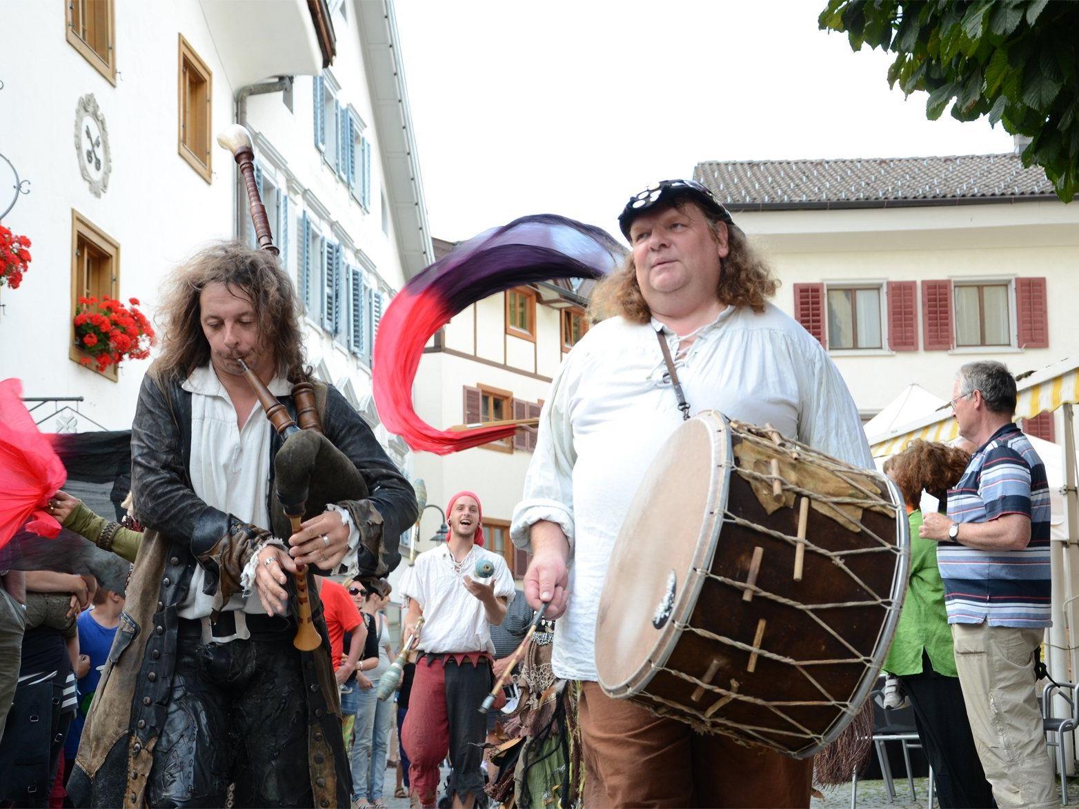 Das Mittelalterspektakel in Schruns lädt zu einer Reise in die Zeit von Rittern, Gaukler und Minnesängern