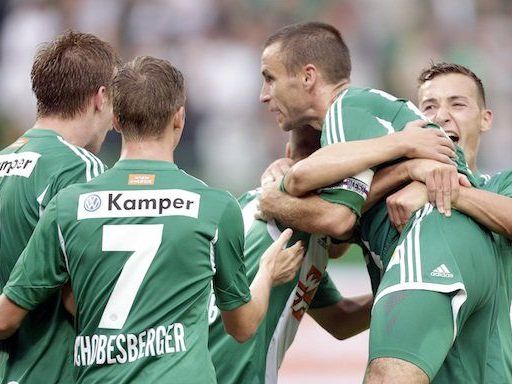 Jubel um den Torschützen Steffen Hofmann (Rapid, 2.v.r.) zum 2:0 Jubel um den Torschützen Steffen Hofmann (Rapid, 2.v.r.) zum 2:0