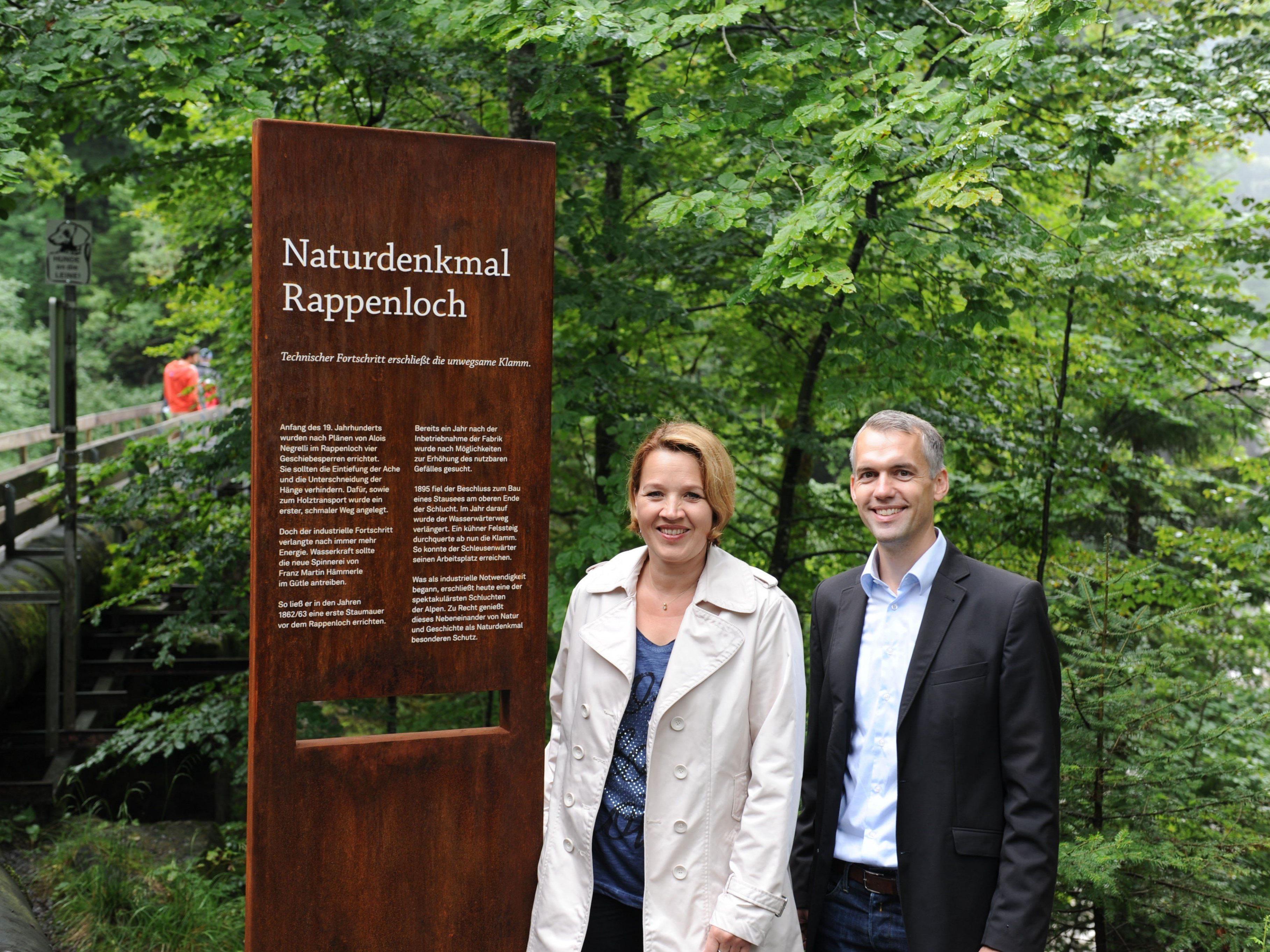 Bürgermeisterin Andrea Kaufmann und Dornbirn Tourismus und Stadtmarketing Geschäftsführer Herbert Kaufmann in der Rappenlochschlucht.