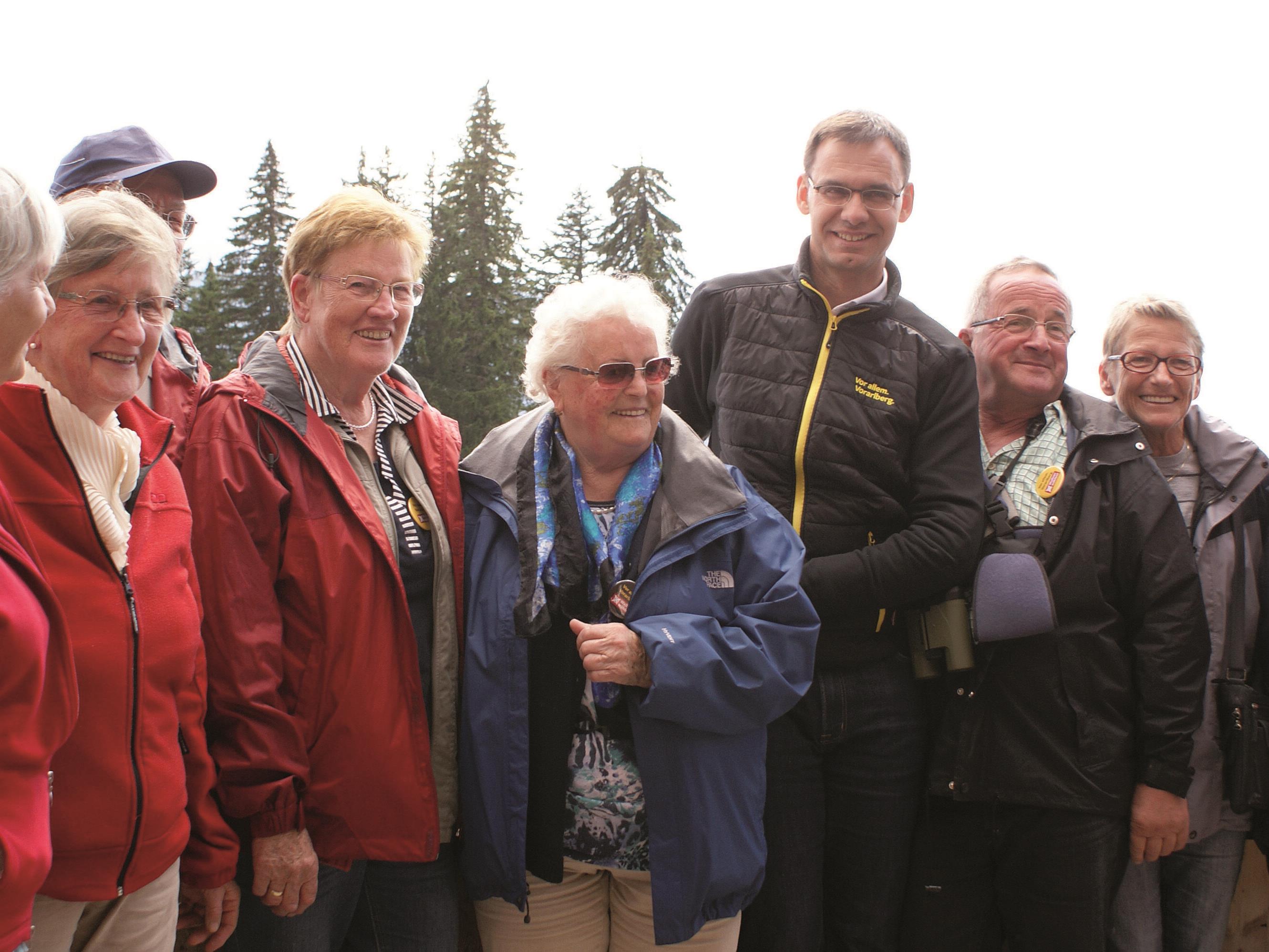 Eine Seniorengruppe beim Landeswandertag des Seniroenbundes mit LH Markus Wallner