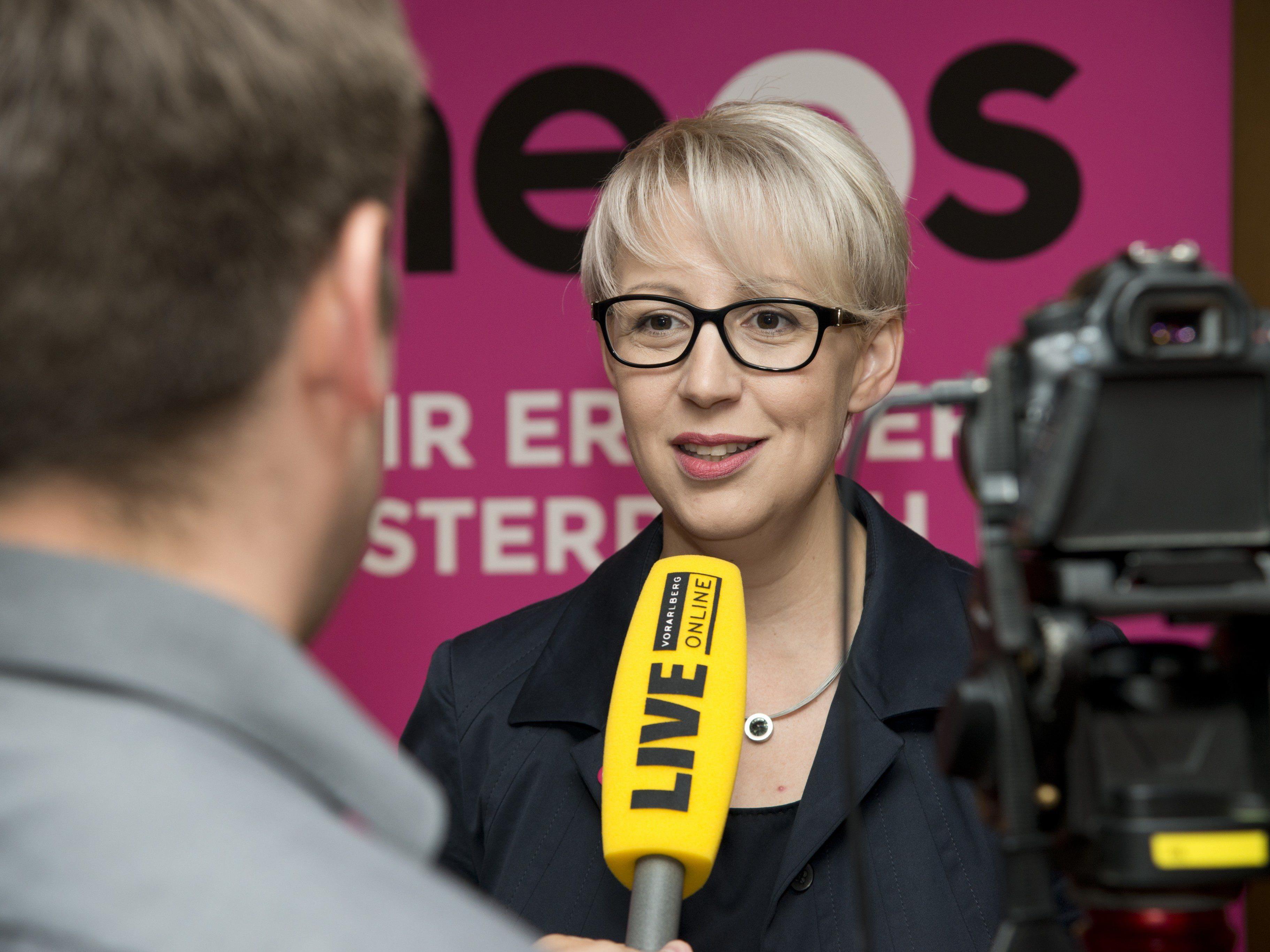 Den Einzug in den Landtag vorausgesetzt will Spitzenkandidatin Sabine Scheffknecht mit den NEOS einen neuen politischen Stil in Vorarlberg prägen