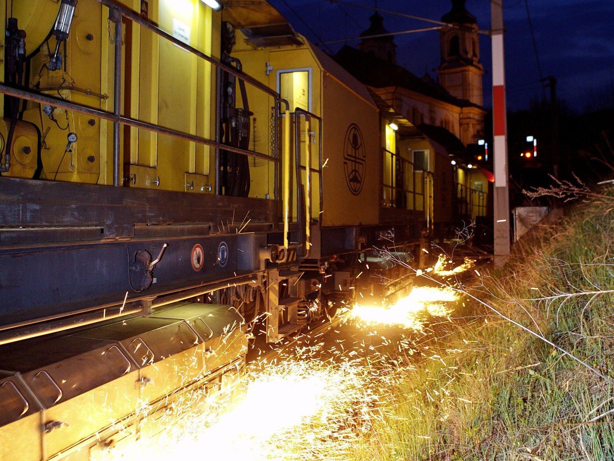 Von 5. bis 14. August ist der Schienenschleifzug in Vorarlberg hauptsächlich während der Nachtstunden unterwegs.