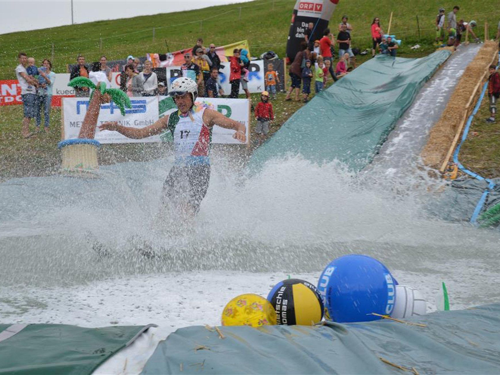 Der Boardersclub Rankweil-Vorderland und die Boemstrofar laden zu Slide&Fly nach Furx. Der Boardersclub Rankweil-Vorderland und die Boemstrofar laden zu Slide&Fly nach Furx.
