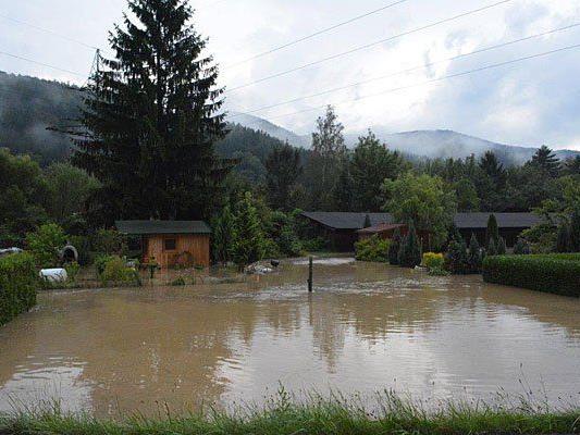 In verschiedenen Teilen Niederösterreichs kam es zu Überflutungen - hier etwa im Bezirk Neunkirchen