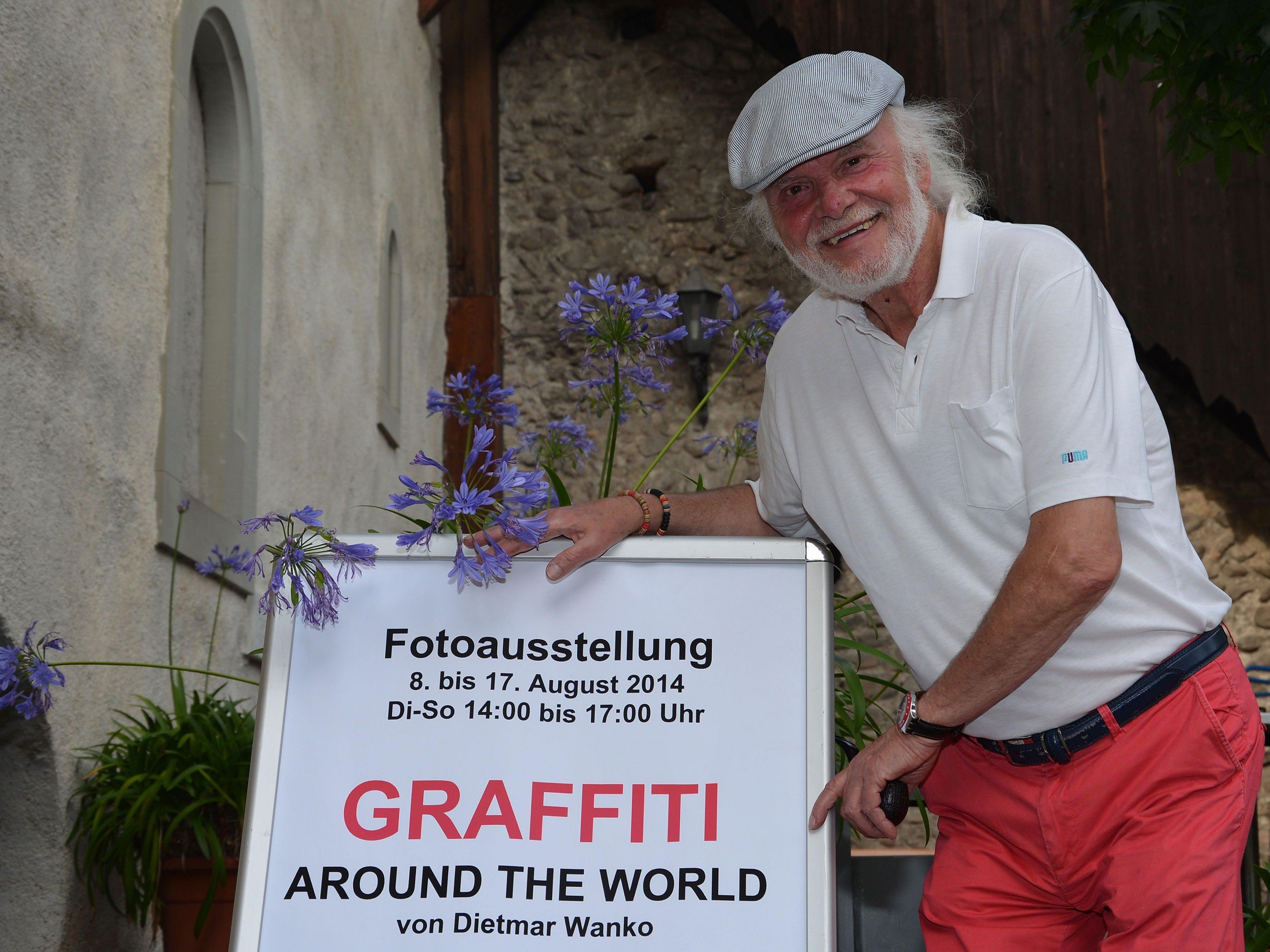 Dietmar Wanko bat zur Graffiti-Ausstellung ins Kellergewölbe des Martinsturms.